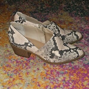 Maurices Black and Cream Ankle Booties